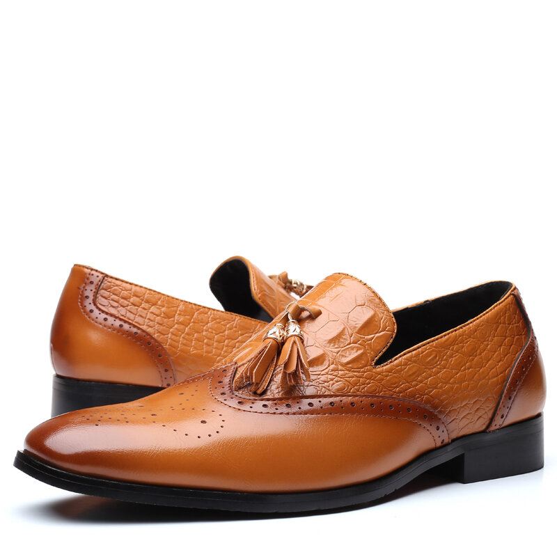 Miesten Brogue Tupsu Decor Mekko Loaferit Luistaa Päälle Business Casual Juhlakengät