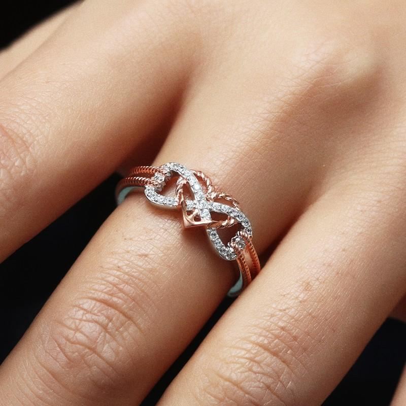 Erityinen Zirkonia Upotekoristeiset Ontto Platinasormukset Infinity Knot-sydänristisormus Naisille